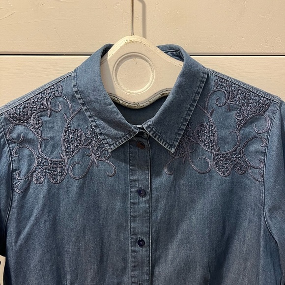 💙 ALIA PETITE Embroidered Denim Shirt – Size 10p - Picture 6 of 9